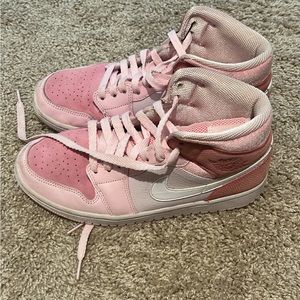 Size 9 woman’s high top